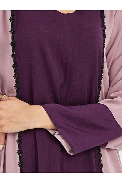 Styli Color Block V Neck Jalabiya with Lace Trim