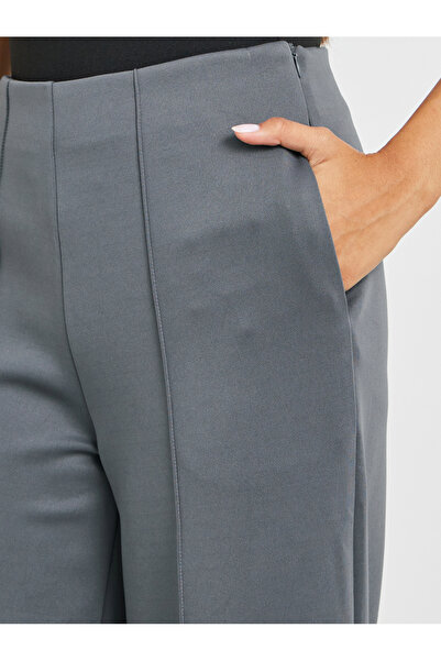 Styli Pin Tuck Detail Slit Hem Straight Knit Pants