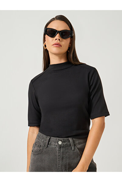Styli Solid Regular Fit Round Neck T-Shirt