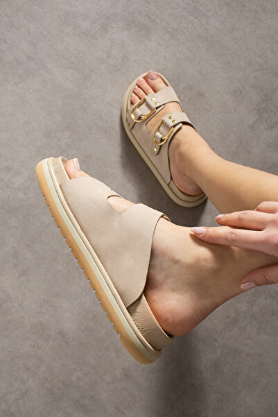 walviss شبشب نسائي من الجلد الطبيعي بإبزيم مزدوج من Osso بلون فاتح إكرو (كريمي).