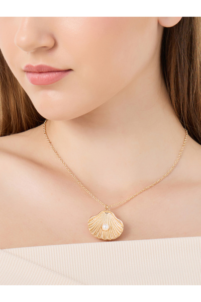 Styli Faux Pearl Detail Shell Pendant Necklace
