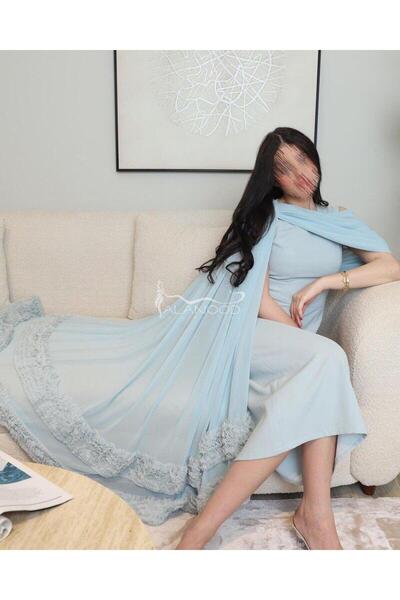 ALANOOD FASHION فستان ناعم بلون سماوي مع شال مميز جانبي بتصميم عصري فخم