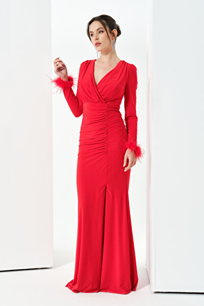 LOVE IS EVERYWHERE KIRMIZI KOL UCU TÜYLÜ UZUN ELBİSE