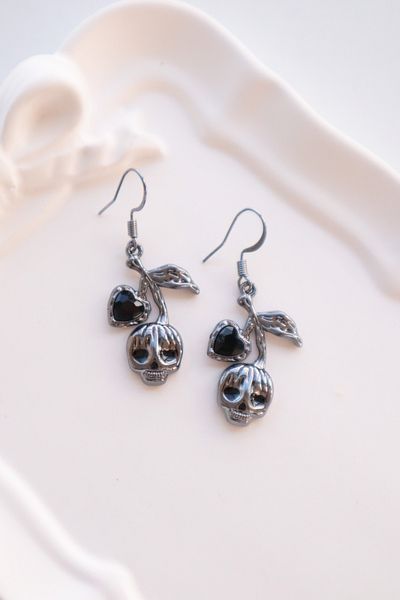 EFBUTİK Black Heart Stone Skull Imported Earrings