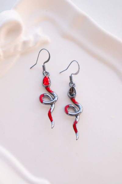 EFBUTİK Black Red Stone Detailed Snake Imported Earrings