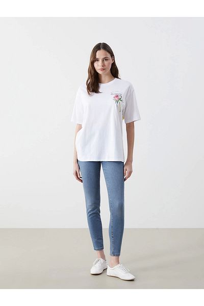 LC Waikiki Γυναικείο μπλουζάκι LCW Vision White Crew Neck με στάμπα Oversize