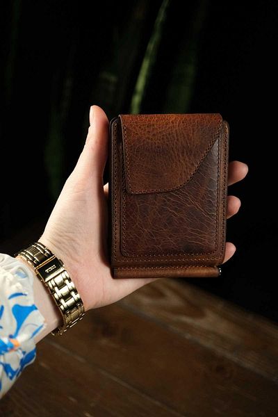 eonaks Dubai - Slim Design Genuine Leather Latch Wallet with Coin Holder and Card Holder
