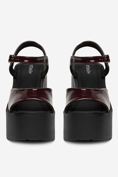 DeeZee Women's Sandals on a block low red block with platform 40