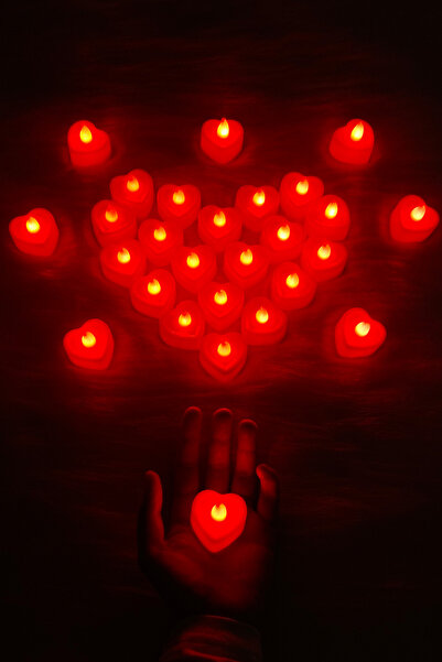 ZEYMERADE Kırmızı Kalpli Ledli Mum, Kutlama, Doğum Günü, Kına, Düğün, 8 Adet, Tealight Mum Pilli, Led Işıklı