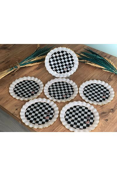 B&M Checkerboard Patterned Curved Cake Plate 6 Pieces