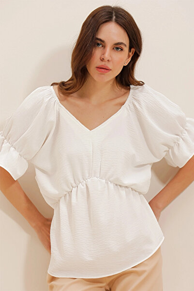 VAGGON Women's White V-Neck Flared Sleeves Aerobin Blouse Vgn230003