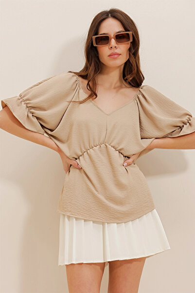 VAGGON Women's Beige V-Neck Flared Sleeves Aerobin Blouse Vgn230003