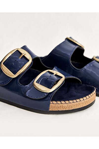 Chirpy Kadın Parlak Rugan Tokalı Yazlık Terlik