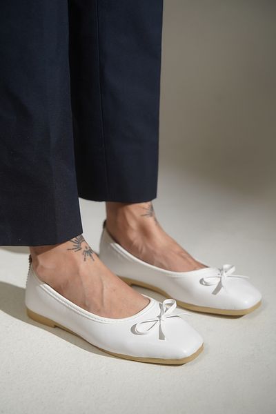 lovitto Women's Bow Detailed White Ballerinas