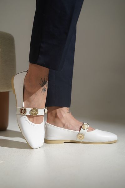 lovitto Women's Accessory Detailed White Ballerinas