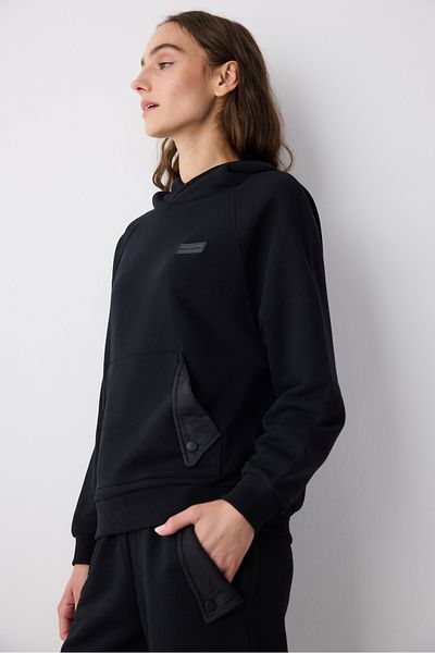 Penti Schwarzes Marita-Sweatshirt mit Steppdetail – Saude-Kollektion