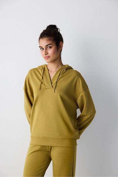 Penti Senffarbenes Sweatshirt mit V-Ausschnitt und Kapuze Silky Touch