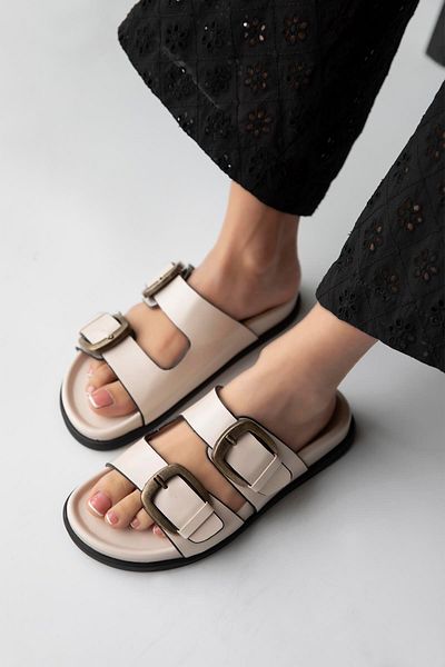 STRASWANS Sebonis Women's Buckle Detail Daily Comfort Leather Slippers Beige