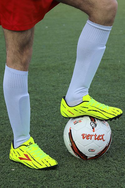 LIG حذاء كرة القدم للرجال من Latmos Hm Astroturf