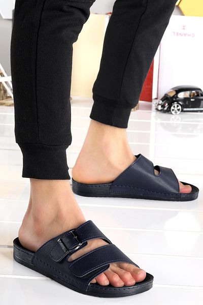 WOGGO Καθημερινές ανδρικές παντόφλες Velcro Ary 36-487