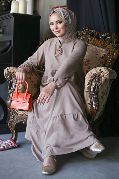 TOFİSA Detailní šaty se stahovací šňůrkou Mink - 13145