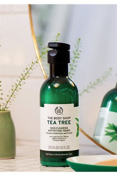 THE BODY SHOP منشط للوجه بشجرة الشاي