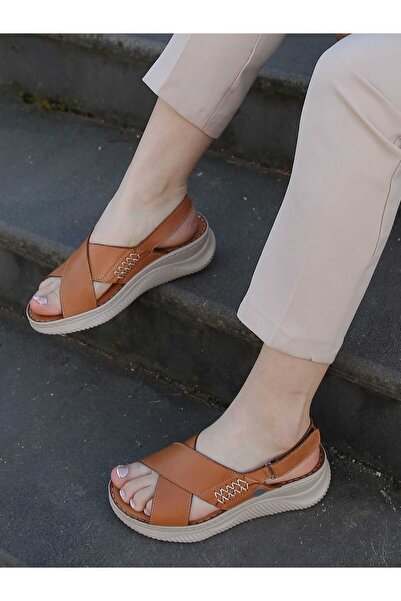 Mammamia 2275 Gerçek Deri Saraç Detaylı Cırt Bantlı Ortopedik Kadın Sandalet