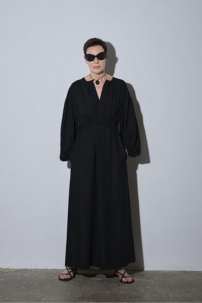 Suud Collection Μαύρο μακρύ φόρεμα Meggie με λαιμόκοψη