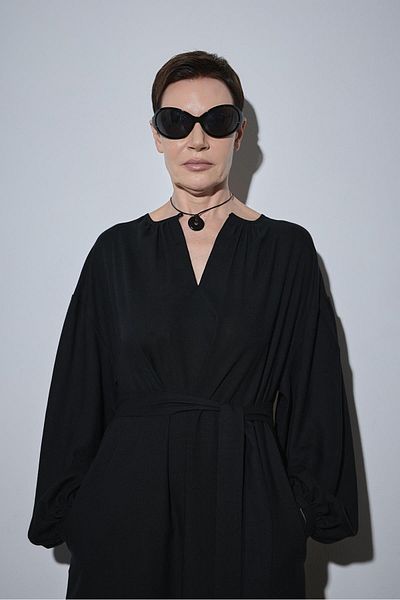 Suud Collection Μαύρο μακρύ φόρεμα Meggie με λαιμόκοψη