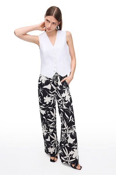Perspective White Holas Comfortable Fit V-Neck Vest