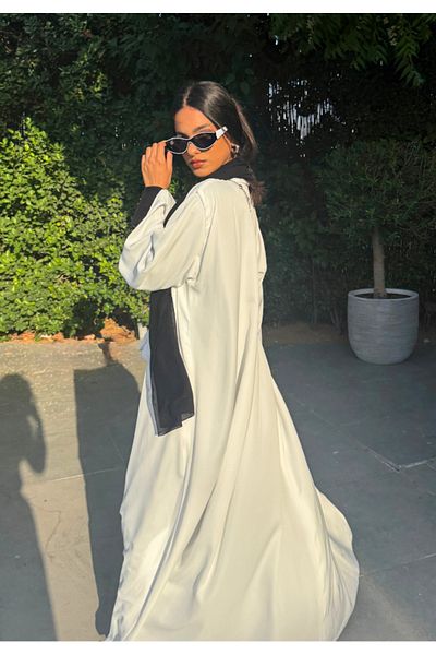 Jameela Women's Two Colour Reversible Abaya - Black and White