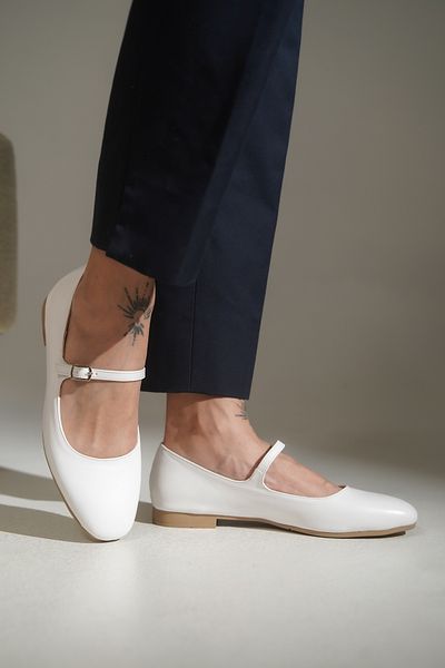lovitto Women's Tape Buckle Detailed Leather Inside White Ballerinas