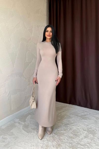 MODA Μπεζ μακρύ φόρεμα που αγκαλιάζει το σώμα