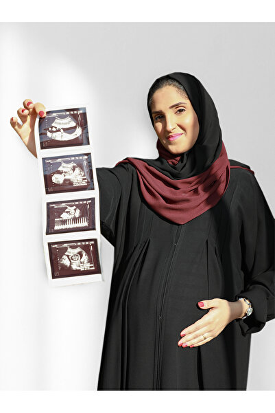 outline Black pregnant abaya