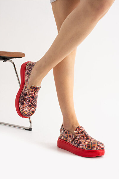 DOGİYE 1035 Baklava Desen Baskılı Cırtlı Kırmızı Tabanlı Platform Sandalet