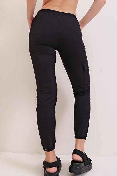 VAGGON Women's Black Black Elastic Waist and Legs, Front Seam Detail, Two Thread Cargo Pocket Sweatpants...