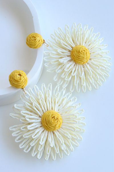 Leo'Stone New Season Large Straw Daisy Design Summer Lightweight Women's Earrings