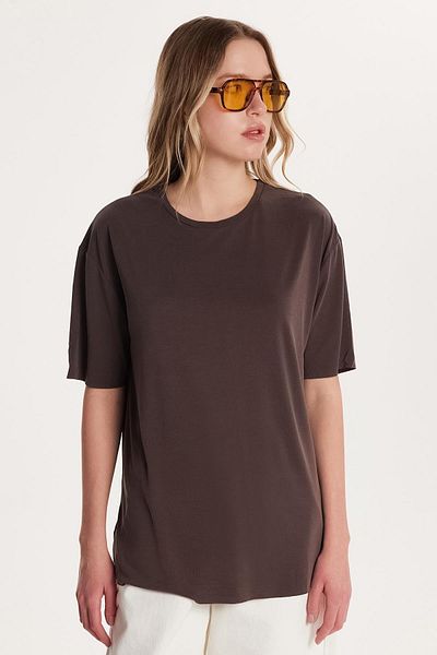 Tudors Tricou de bază maro pentru femei, din țesătură modală, cu croiala relaxată