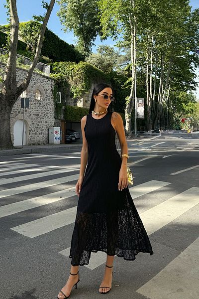Seda Yalçın Atelier Rochie neagră căptușită pe jumătate din dantelă
