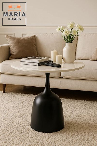 MARIA HOMES طاولة جانبية دائرية حديثة ذات سطح أبيض وقاعدة منحنية سوداء