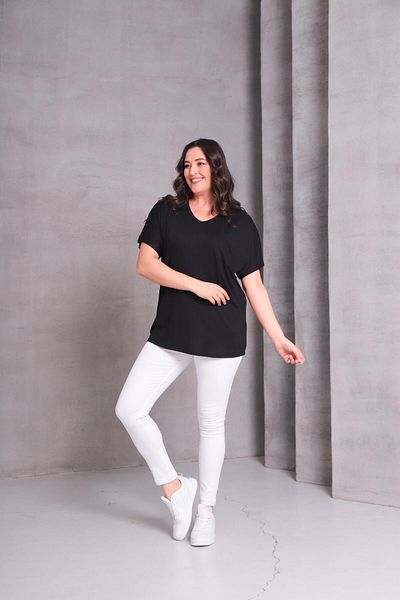Ebsumu Women's Plus Size Single Pocket Detail Basic Black T-Shirt