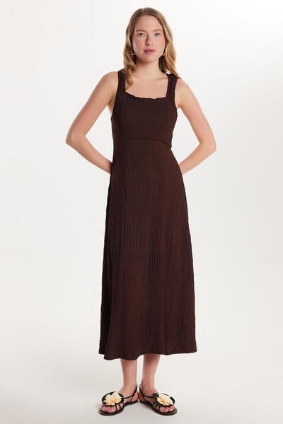 Tudors Kadın Standart Fit Kısa Kollu Kare Yaka Yırtmaçlı Kahverengi Elbise