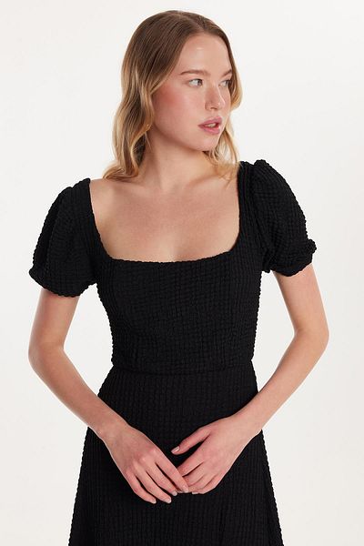 Tudors Rochie neagră cu mânecă scurtă, cu guler pătrat elastic, cu croi standard pentru femei