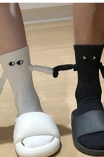 Skygo Black and White Magnet Halay Pulling Friend Love Socks 2 Pairs