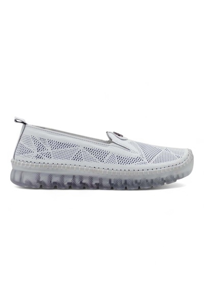 Shoes حذاء نسائي كاجوال من الجلد الطبيعي بنعل شفاف من MR WHITE TOKA