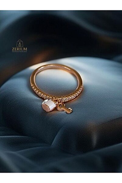 ZERİUM "Aşka Kilitli" Charm Şık Kadın Çelik Yüzük 316L