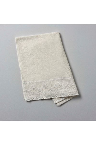 Linens منشفة وجه قطنية من الدانتيل بلون إكرو - 50x80 سم