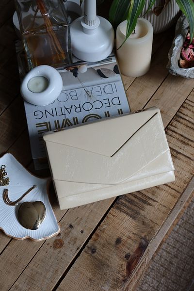 Moom Bag Geantă de umăr pentru femei Butter Yellow din piele lacuită