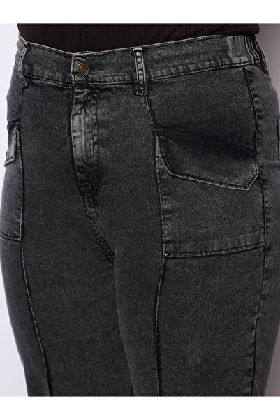 Sassafras By Styli Plus Size Straight Fit Jeans with Front Seam Detail