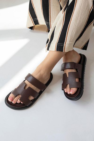 STRASWANS Papuci de damă Pina din piele cu imprimeu cu velcro, maro